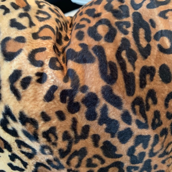 FAUX LEOPARD PILLOW - Picture 4 of 5